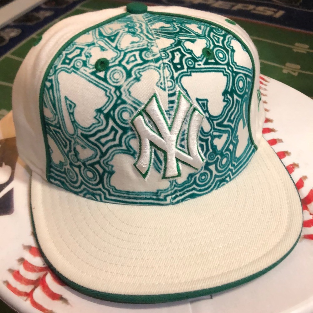 New York Yankees MLB Batterman Logos Faded Fitted Hat Cap size 7 1/8